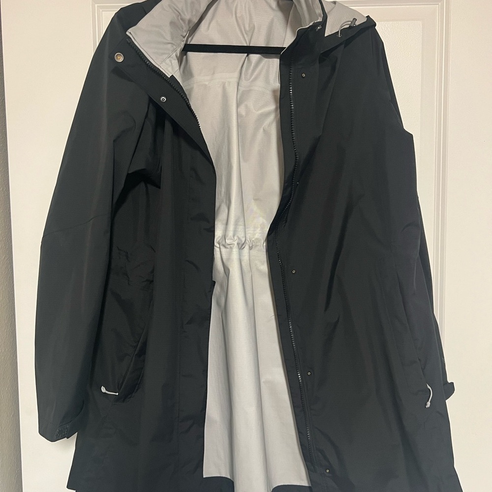 Women’s Hooded Raincoat
